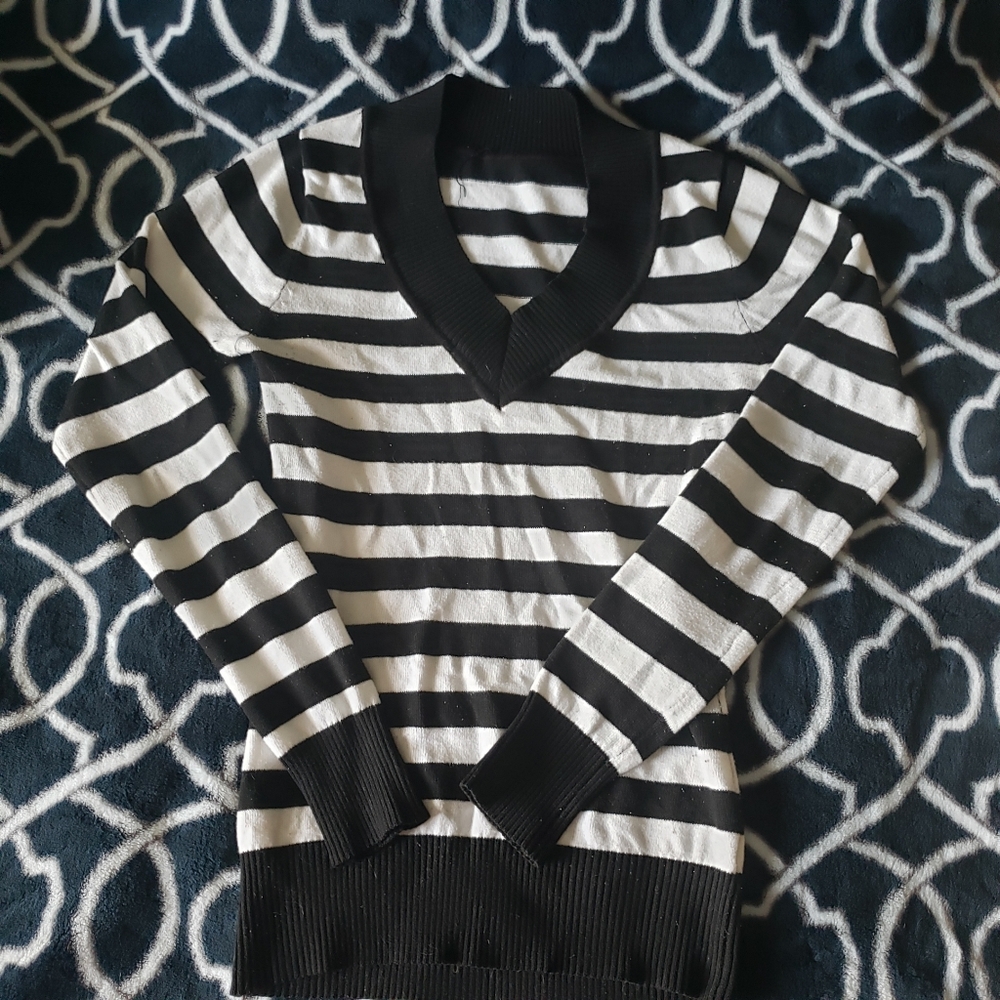 Stripped V-neck Sweater